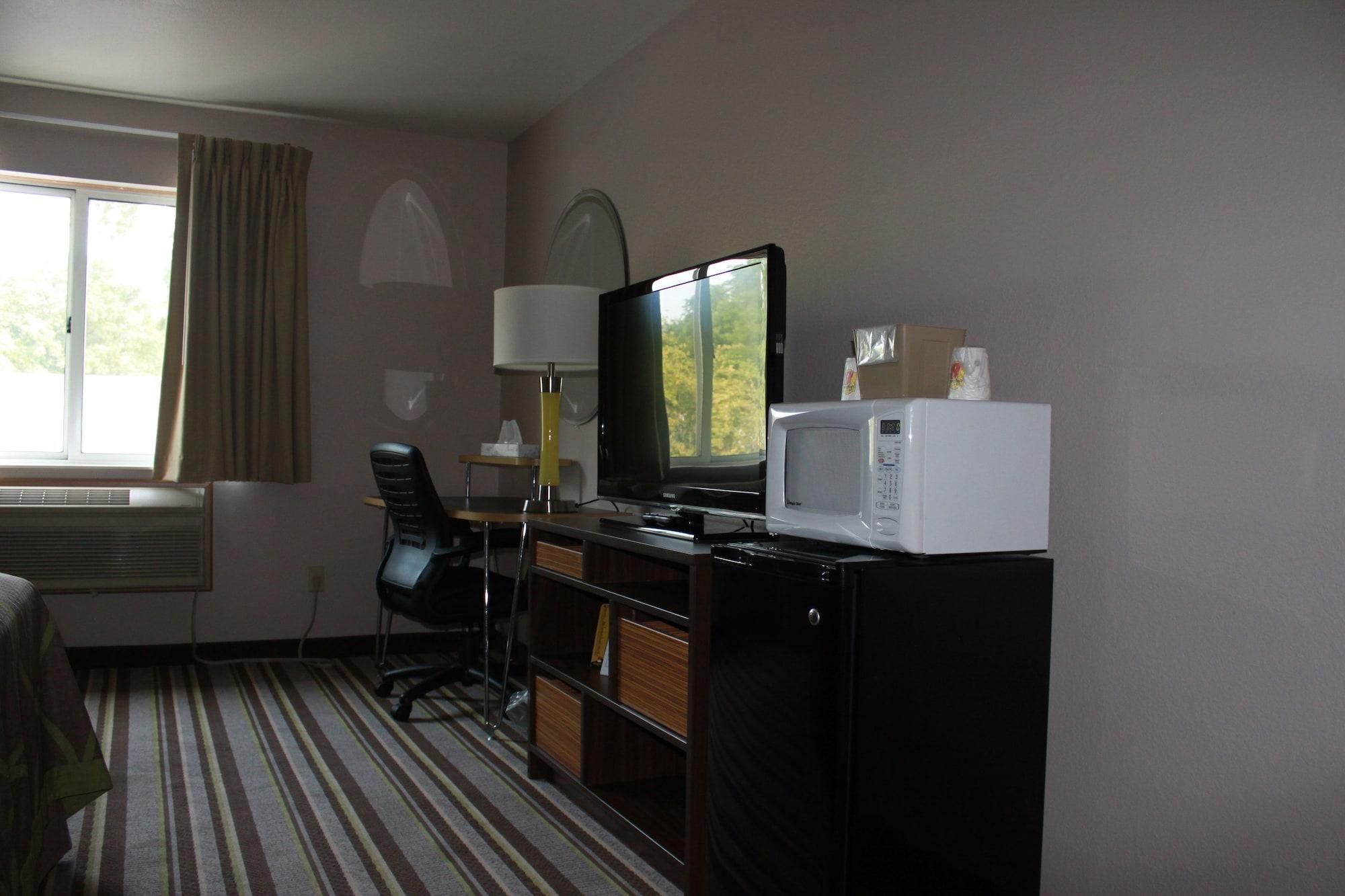 Hotel Super 8 By Wyndham Manistee Extérieur photo