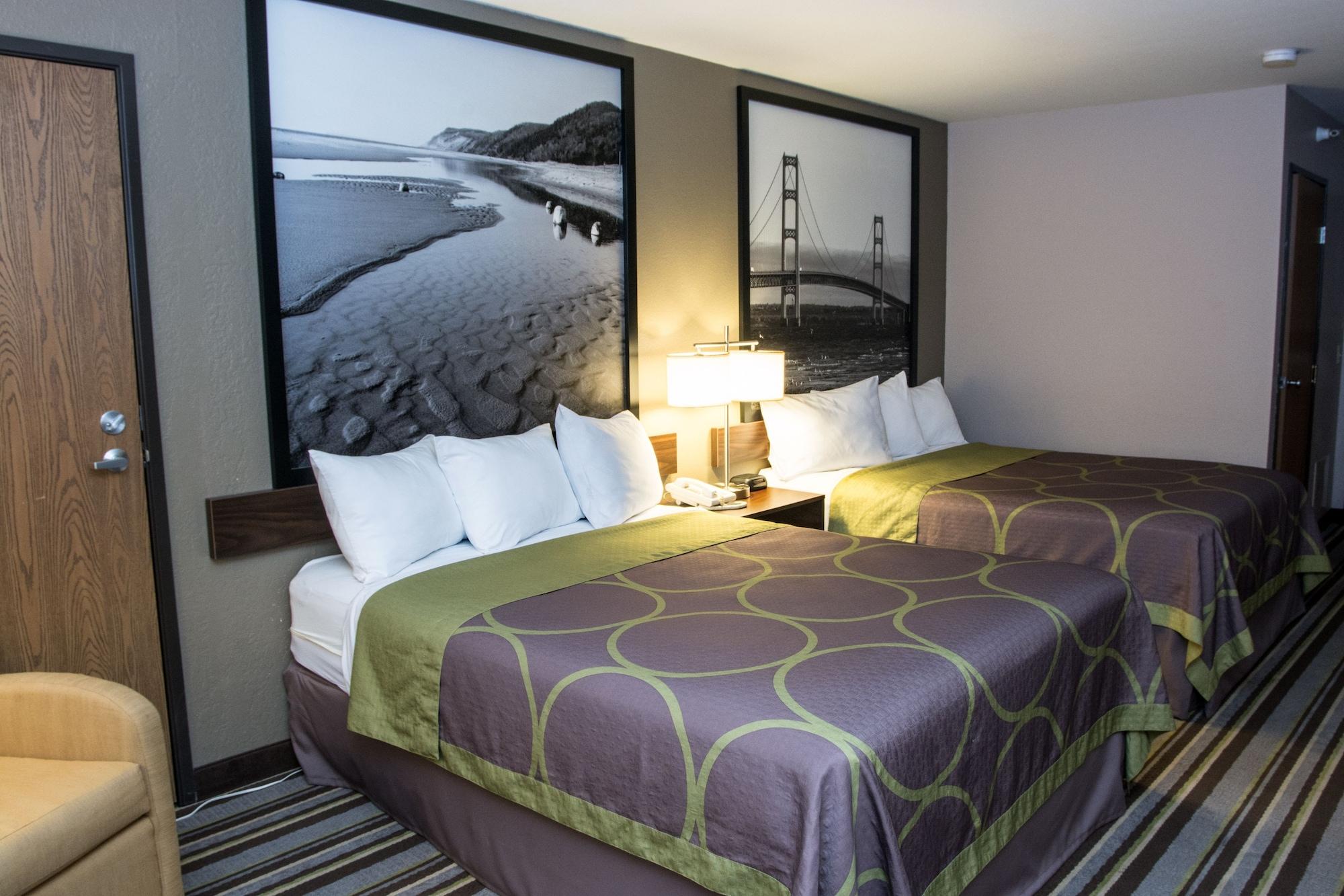 Hotel Super 8 By Wyndham Manistee Extérieur photo