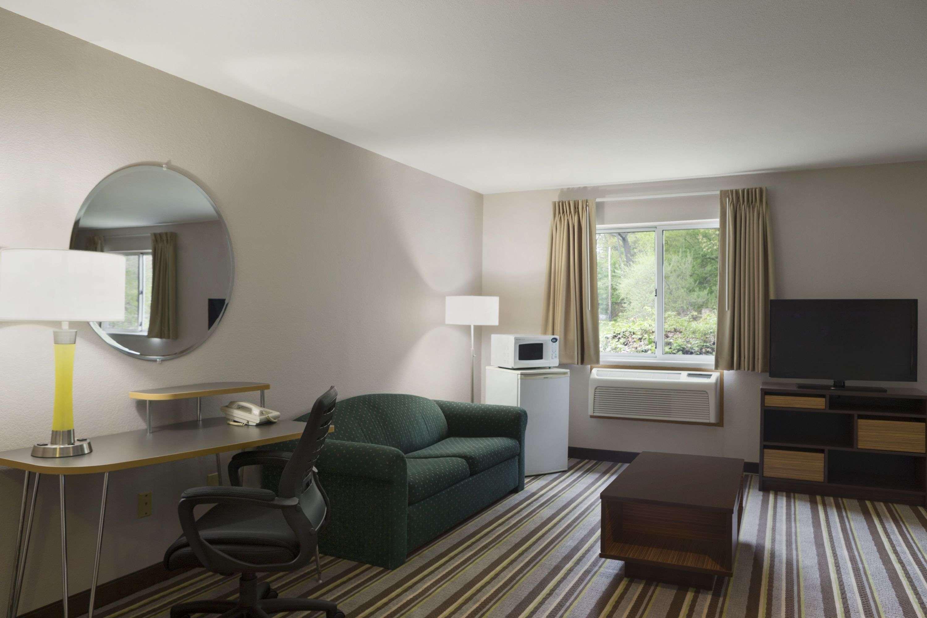 Hotel Super 8 By Wyndham Manistee Extérieur photo